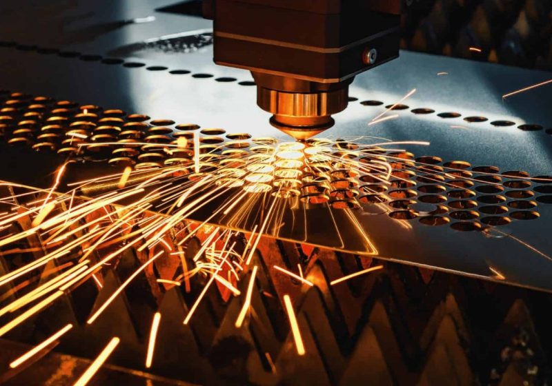 Laserskæring af metalplader
